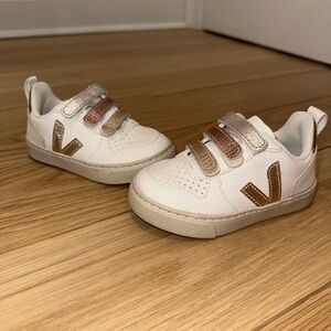 Veja sneakers toddler size 8 pink, gold, silver strap